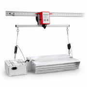 Een gemotoriseerde Horti Light Mover lichtrail met kweeklamp.