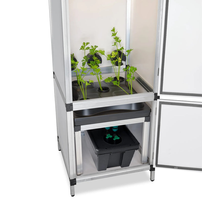 G-Tools Bonanza Irrigatiesysteem met planten in kweekkast.